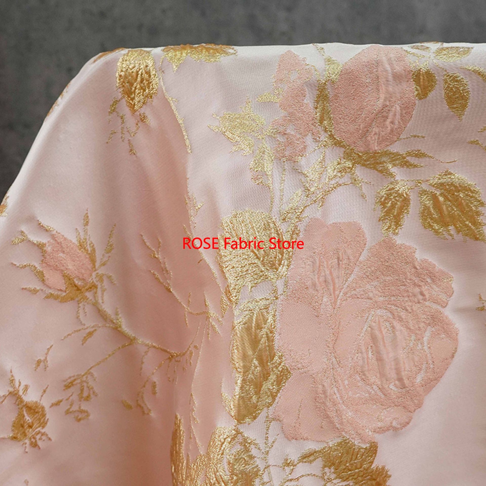 Sewing Vest - Tessuto jacquard floreale in seta dorata